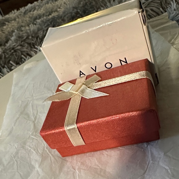 Avon vinegar day to night Earrings - Picture 10 of 10